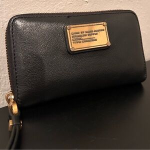 Marc by Marc Jacobs • Black Leather Wallet with Wristlet